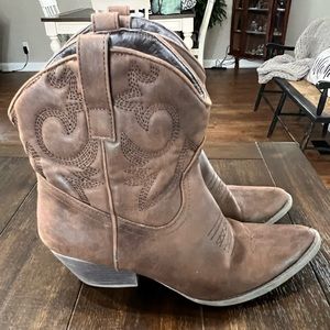 Rebel boots Size 10